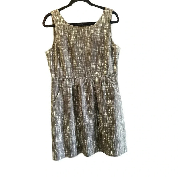 J. Crew Women's Gray Sleeveless V-Neck Italian Tweed Button Dress Size 12 - Picture 2 of 4